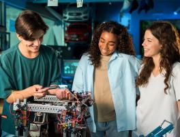 KHOA HỌC VÀ CÔNG NGHỆ Ở MỸ