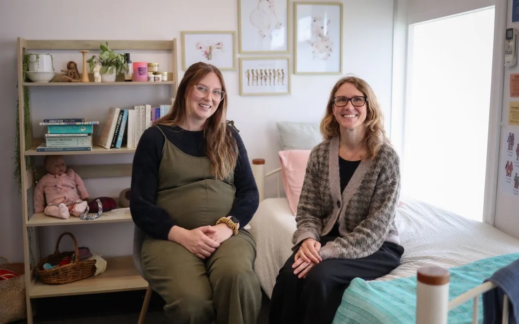 mo-rong-tiem-vaccine-midwives-new-zealand-2026